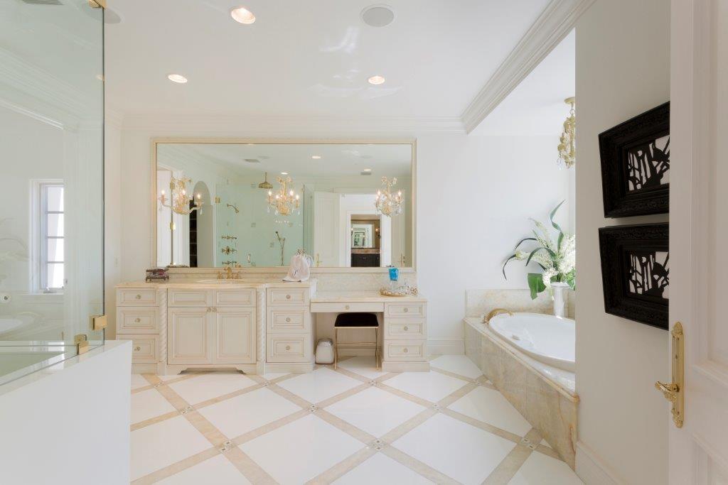ROYAL PALM YACHT AND COUNTRY CLUB - Residential