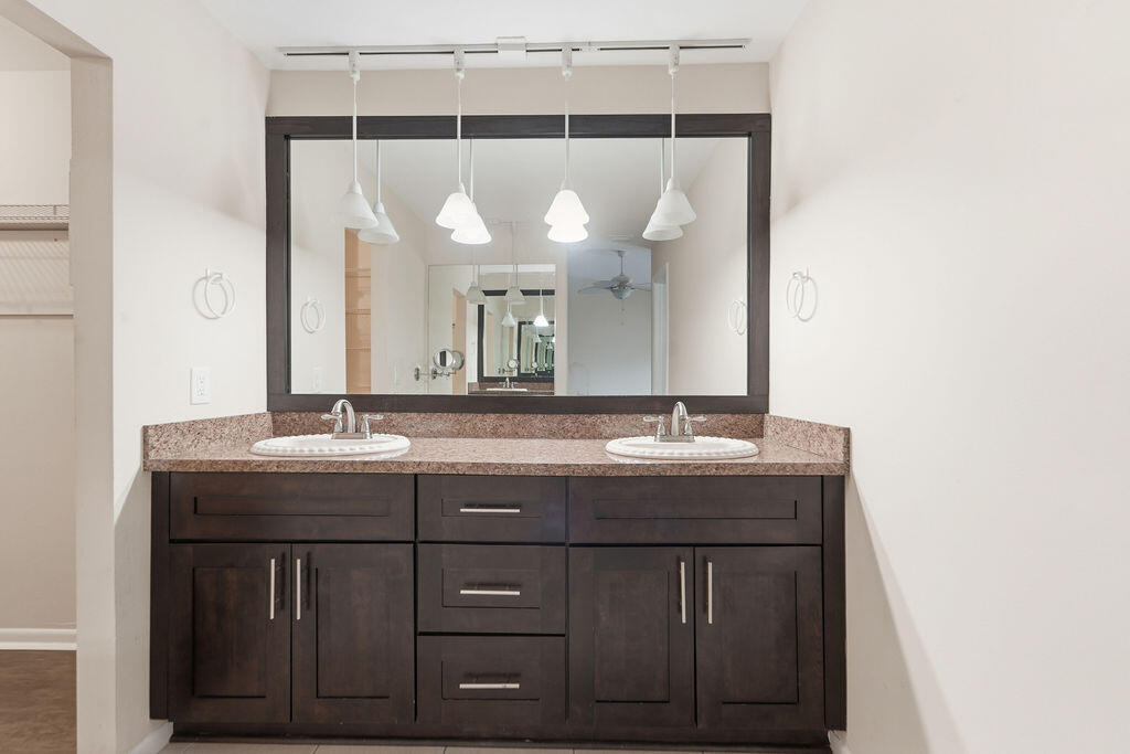 HOMEWOOD LAKES SEC A - Residential Lease