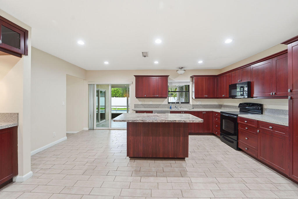 HOMEWOOD LAKES SEC A - Residential Lease