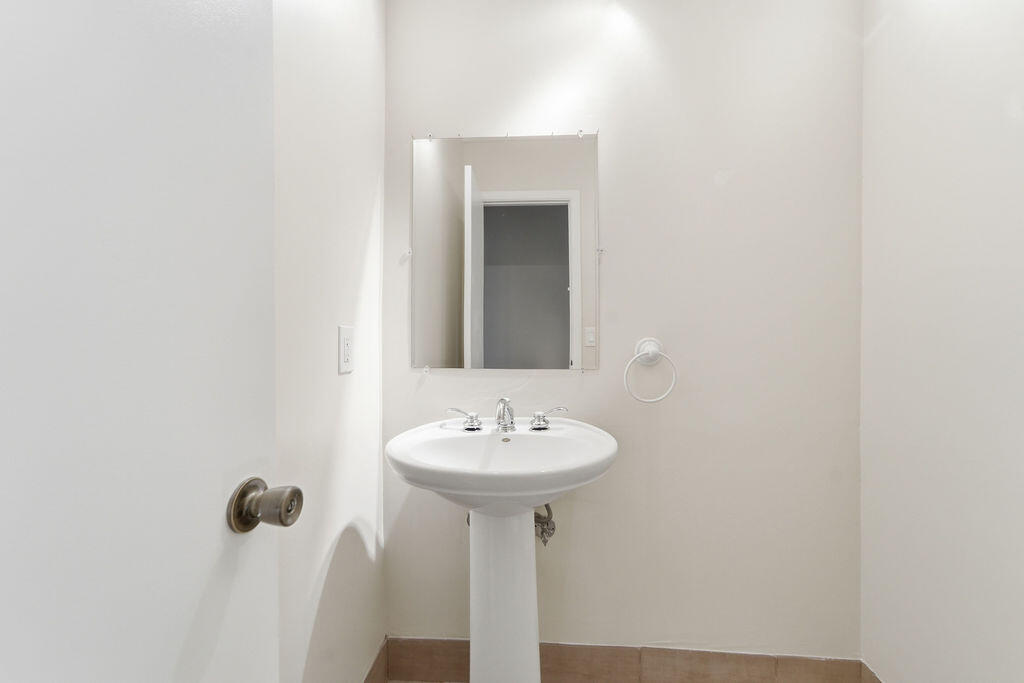 HOMEWOOD LAKES SEC A - Residential Lease