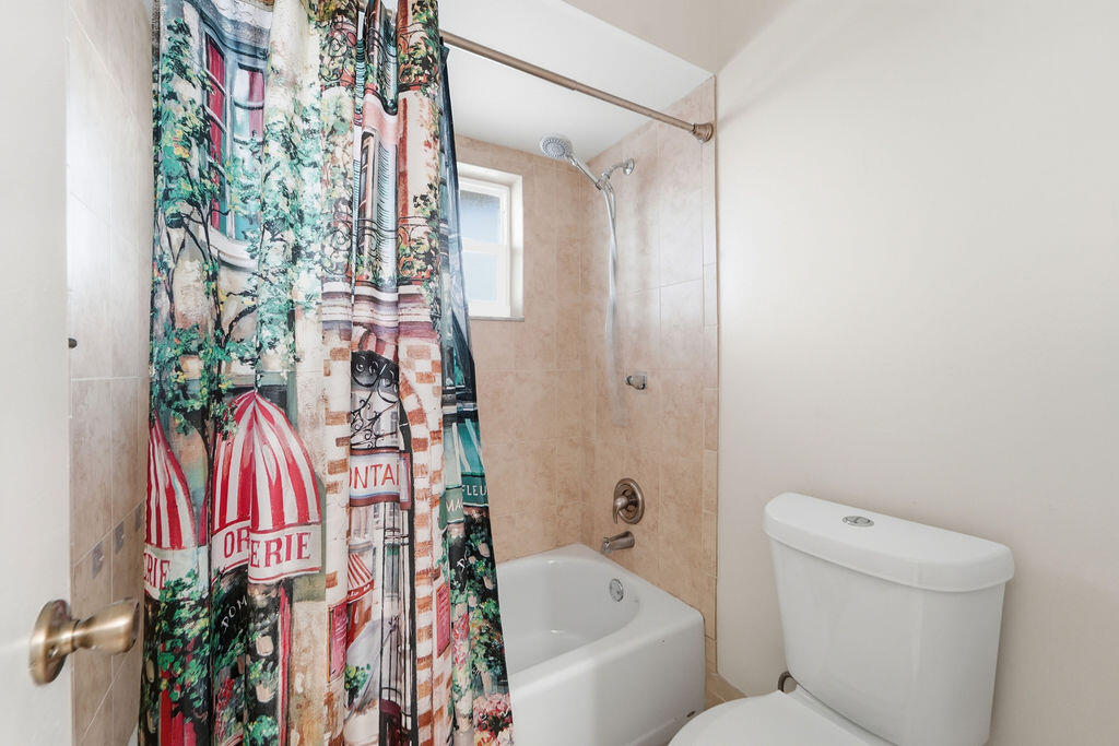 HOMEWOOD LAKES SEC A - Residential Lease