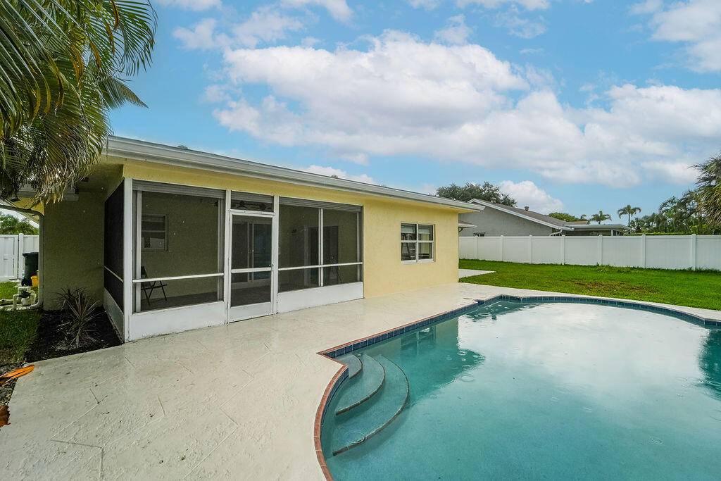 HOMEWOOD LAKES SEC A - Residential Lease