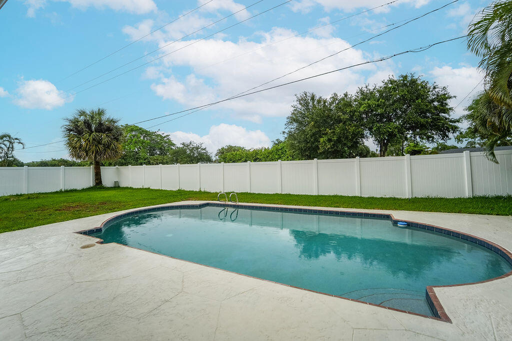 HOMEWOOD LAKES SEC A - Residential Lease