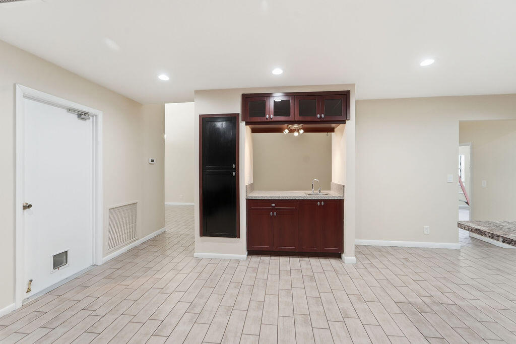 HOMEWOOD LAKES SEC A - Residential Lease