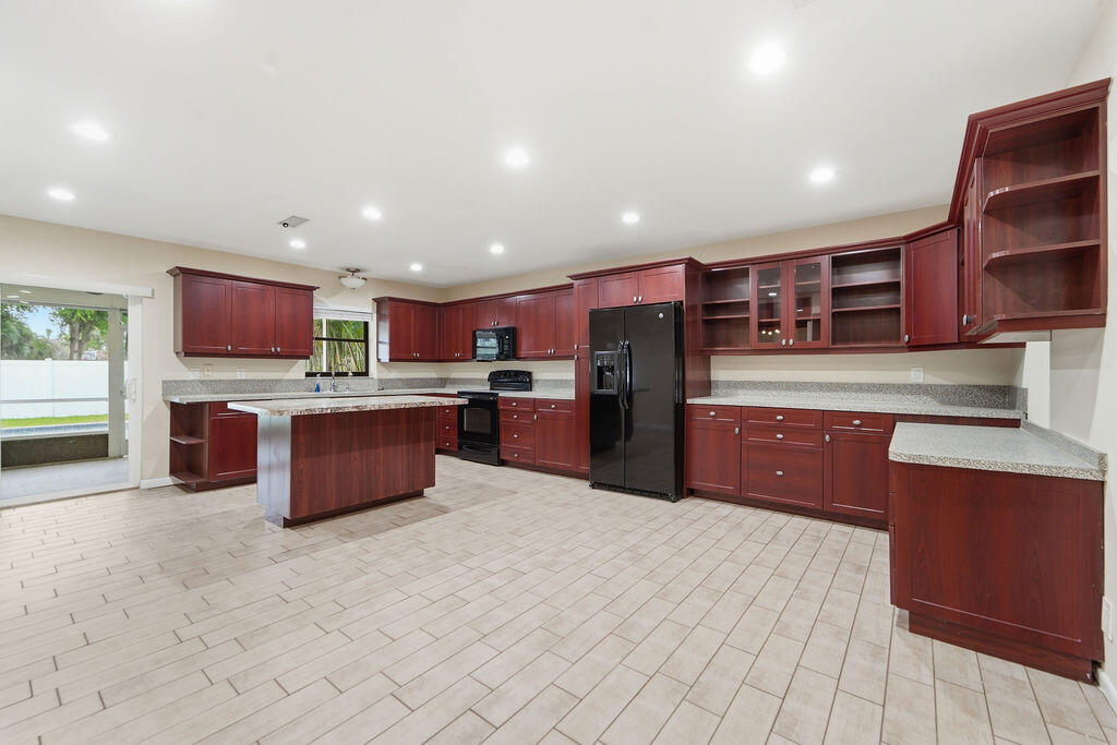 HOMEWOOD LAKES SEC A - Residential Lease