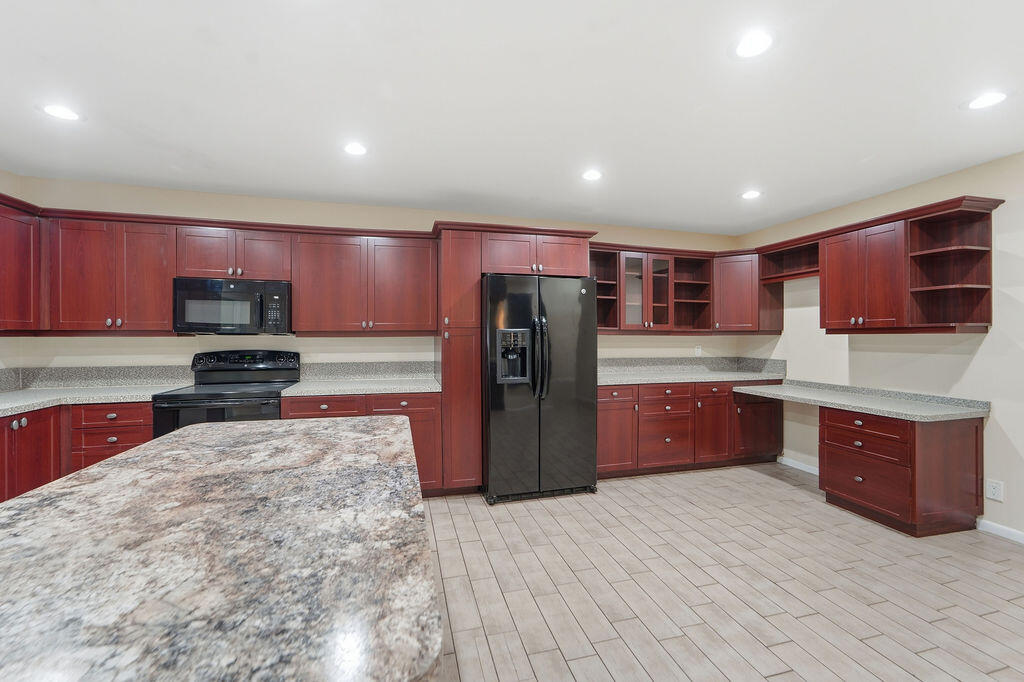 HOMEWOOD LAKES SEC A - Residential Lease