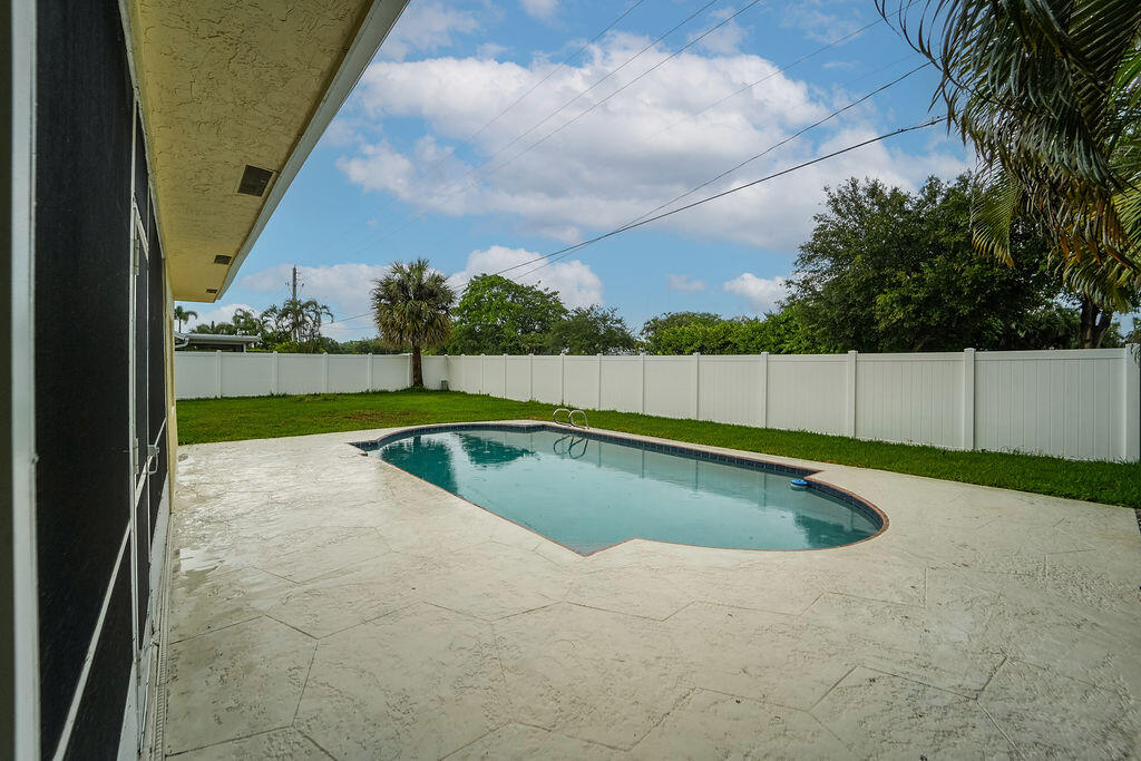 HOMEWOOD LAKES SEC A - Residential Lease