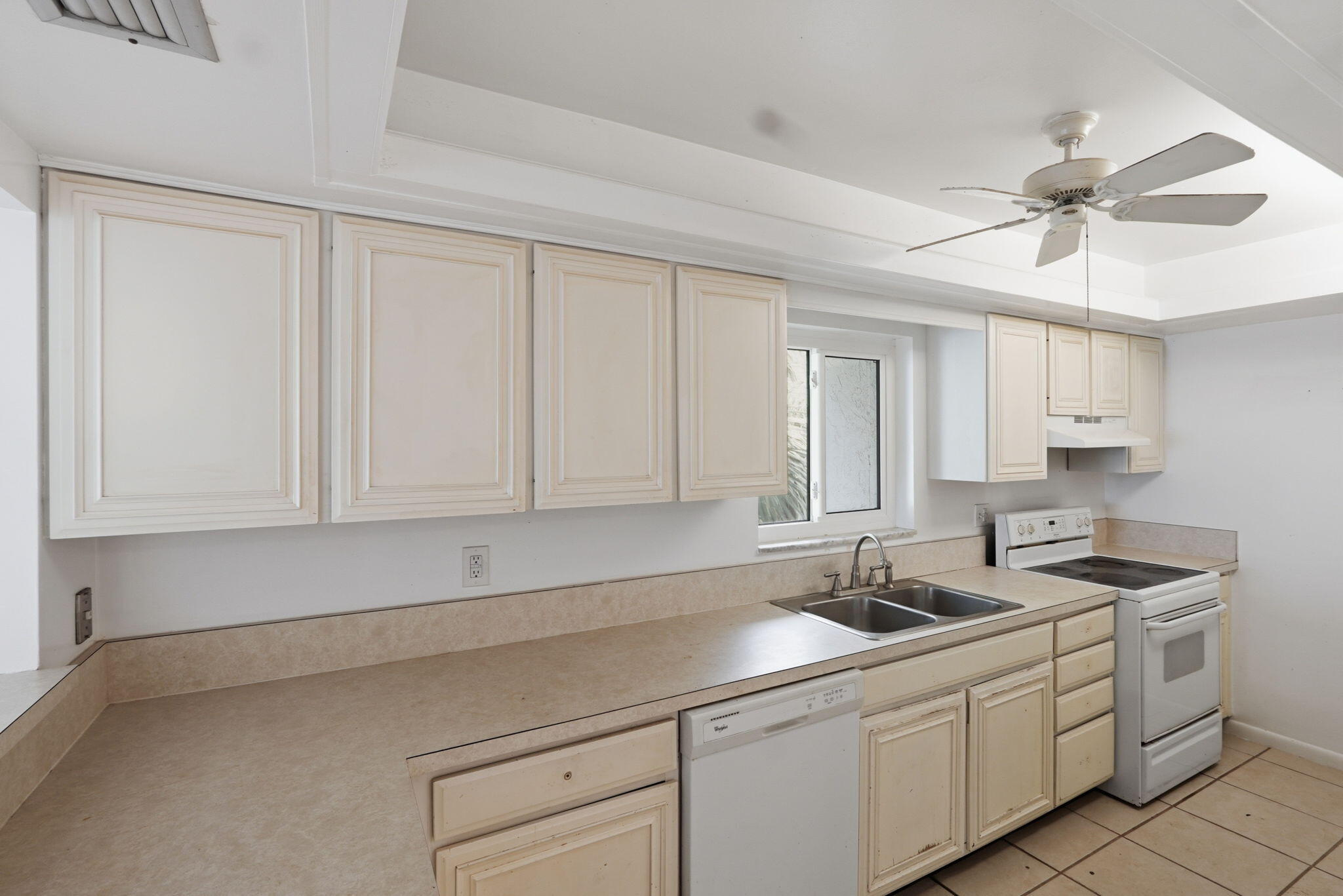PIERPOINT YACHT CLUB CONDO - Residential