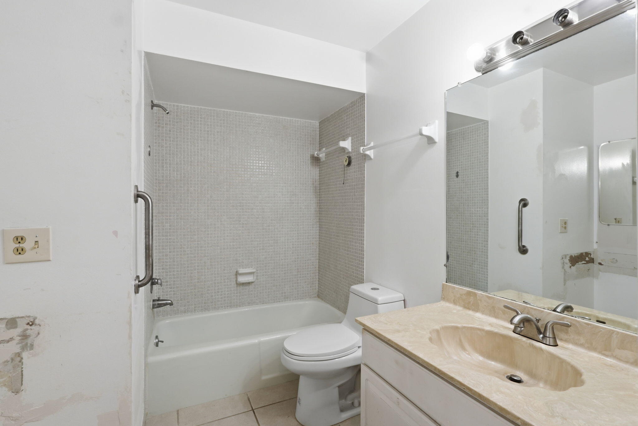 PIERPOINT YACHT CLUB CONDO - Residential