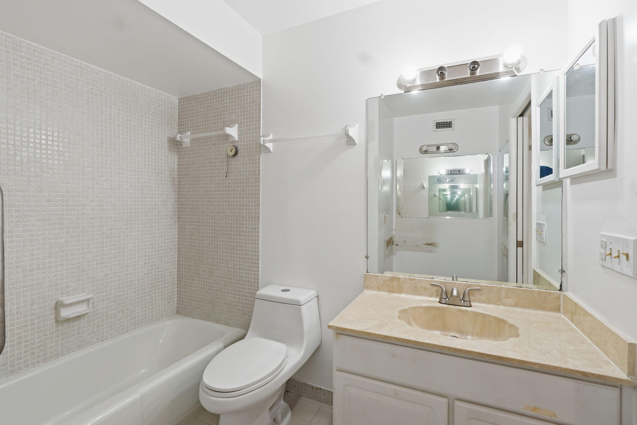 PIERPOINT YACHT CLUB CONDO - Residential