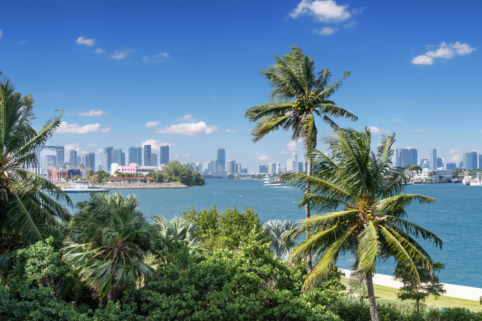 PALAZZO DEL SOL/DELLA LUNA AT FISHER ISLAND CONDO - Residential