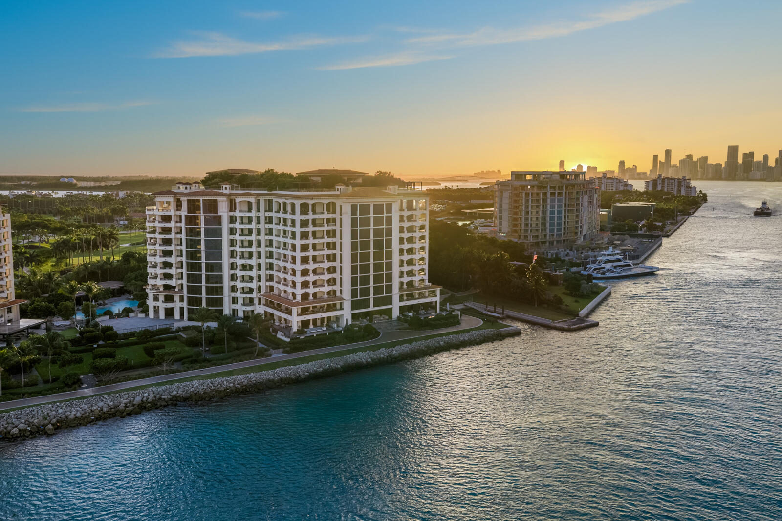 PALAZZO DEL SOL/DELLA LUNA AT FISHER ISLAND CONDO - Residential