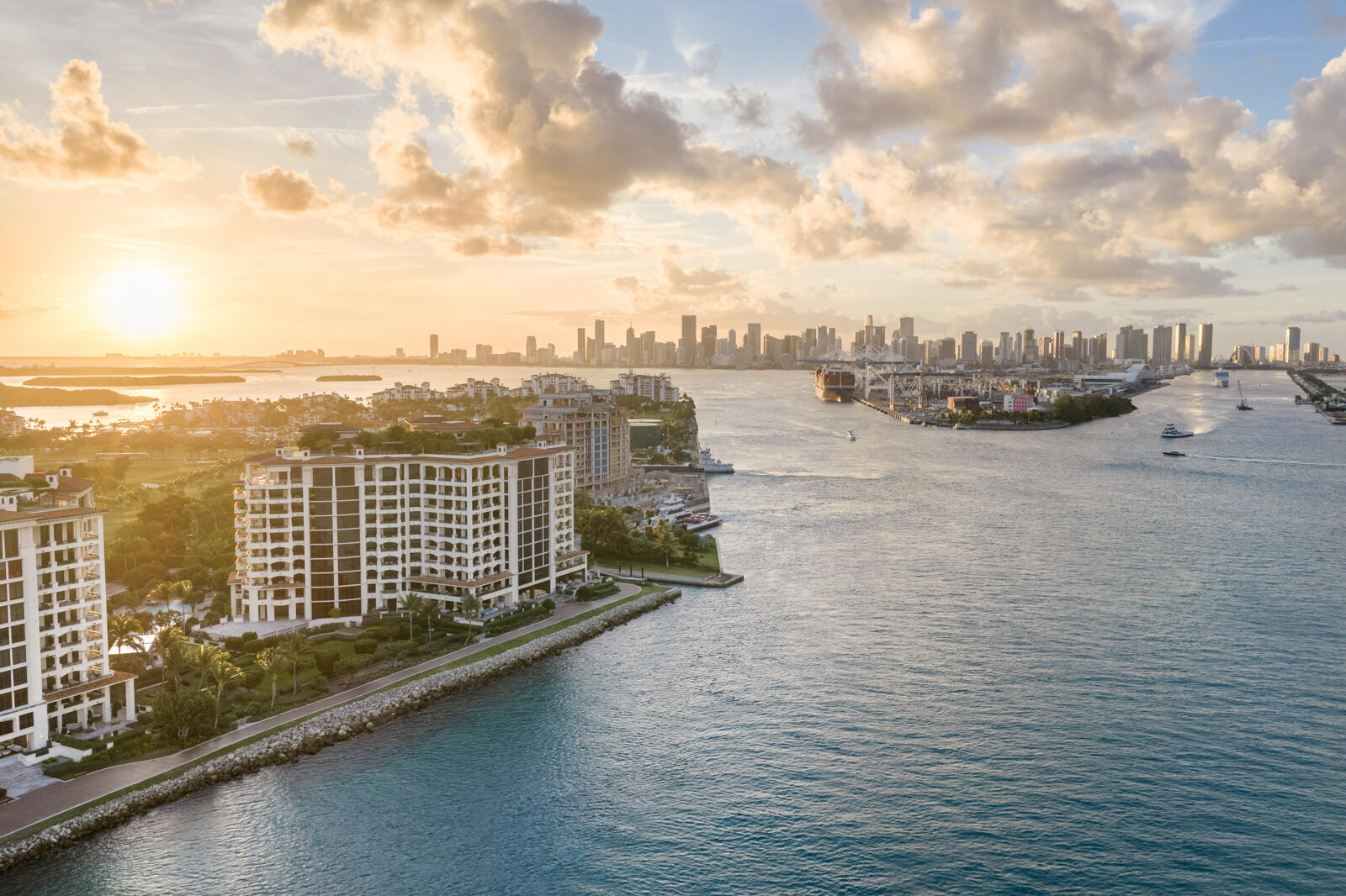 PALAZZO DEL SOL/DELLA LUNA AT FISHER ISLAND CONDO - Residential