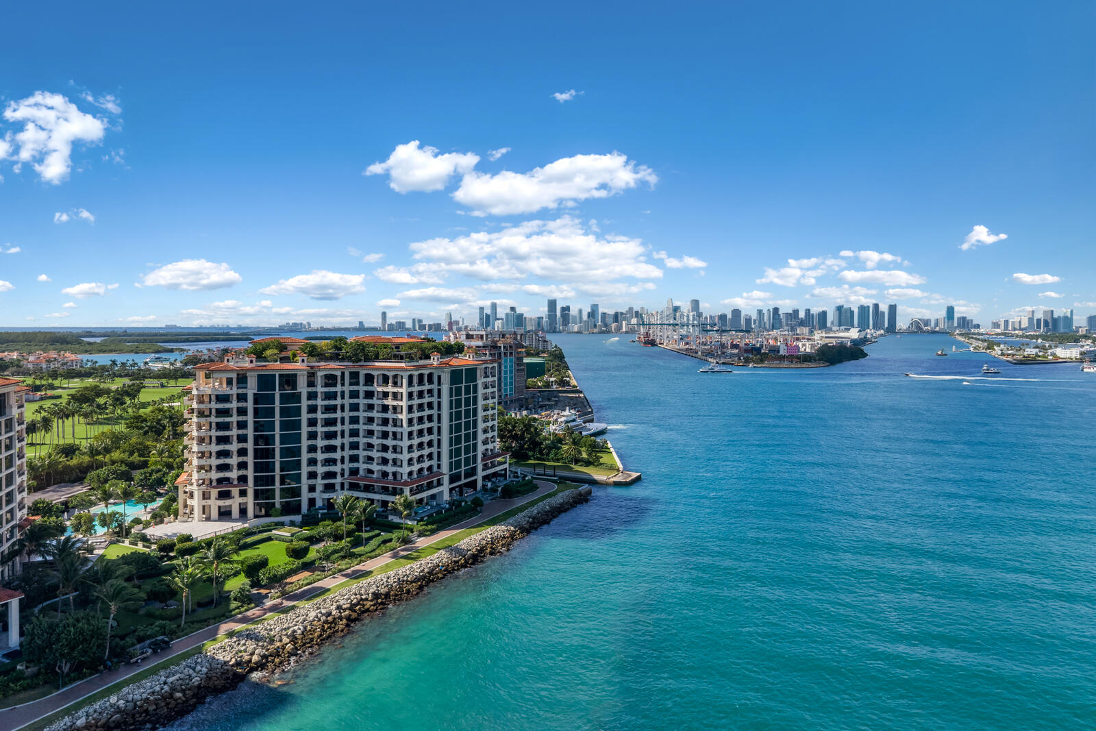 PALAZZO DEL SOL/DELLA LUNA AT FISHER ISLAND CONDO - Residential
