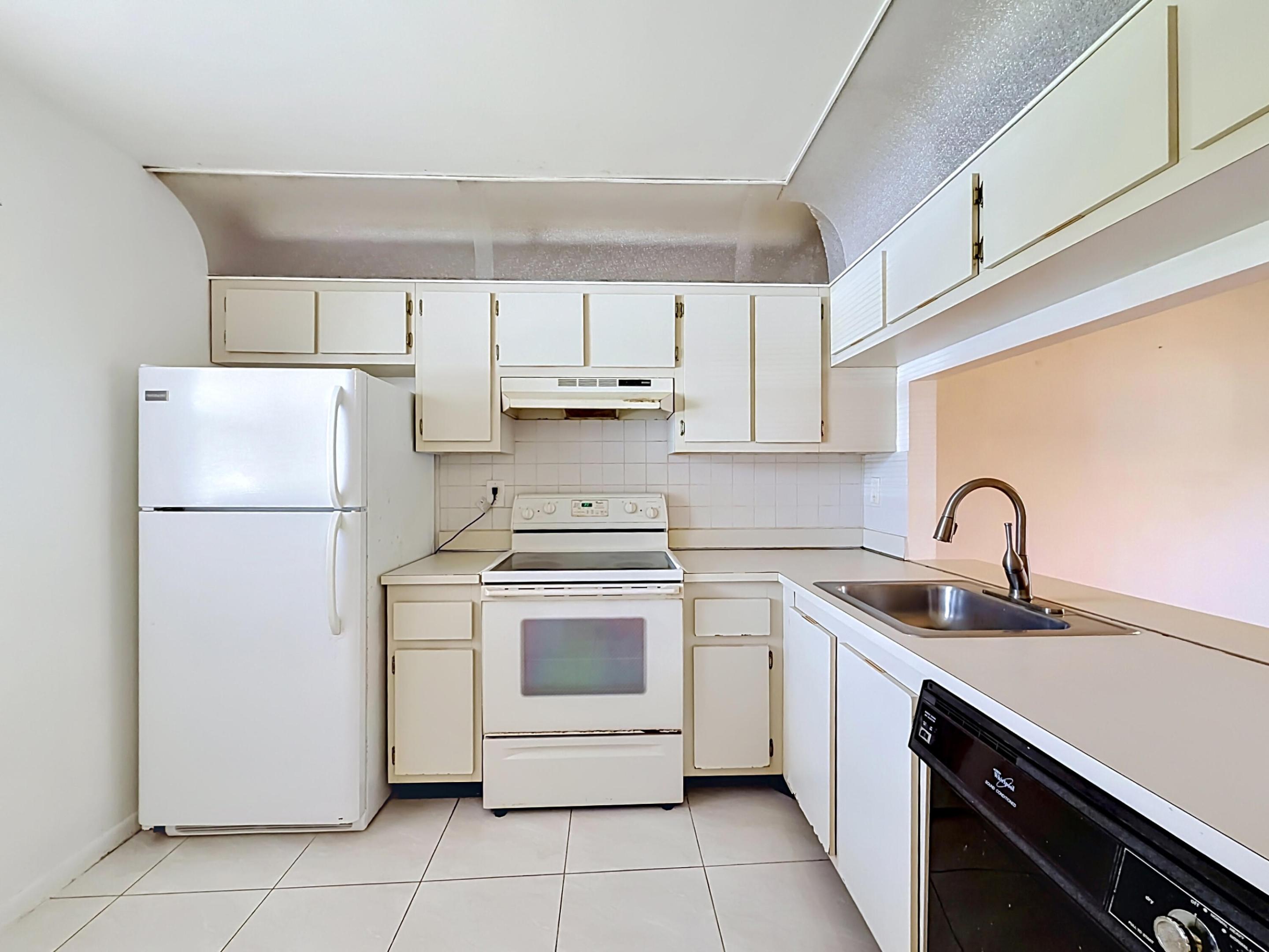 FAIRVIEW AT PEMBROKE POINTE - Residential
