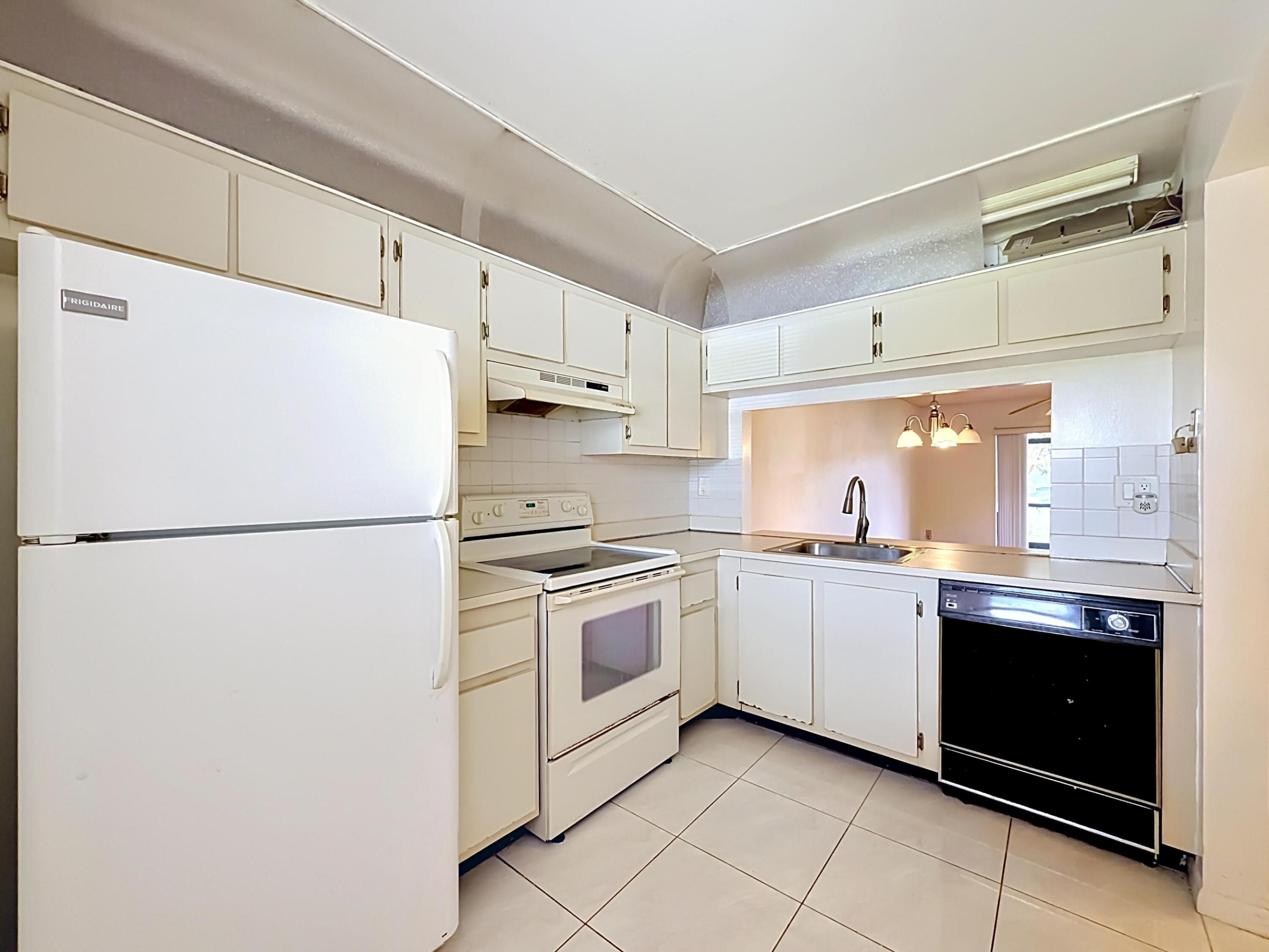 FAIRVIEW AT PEMBROKE POINTE - Residential