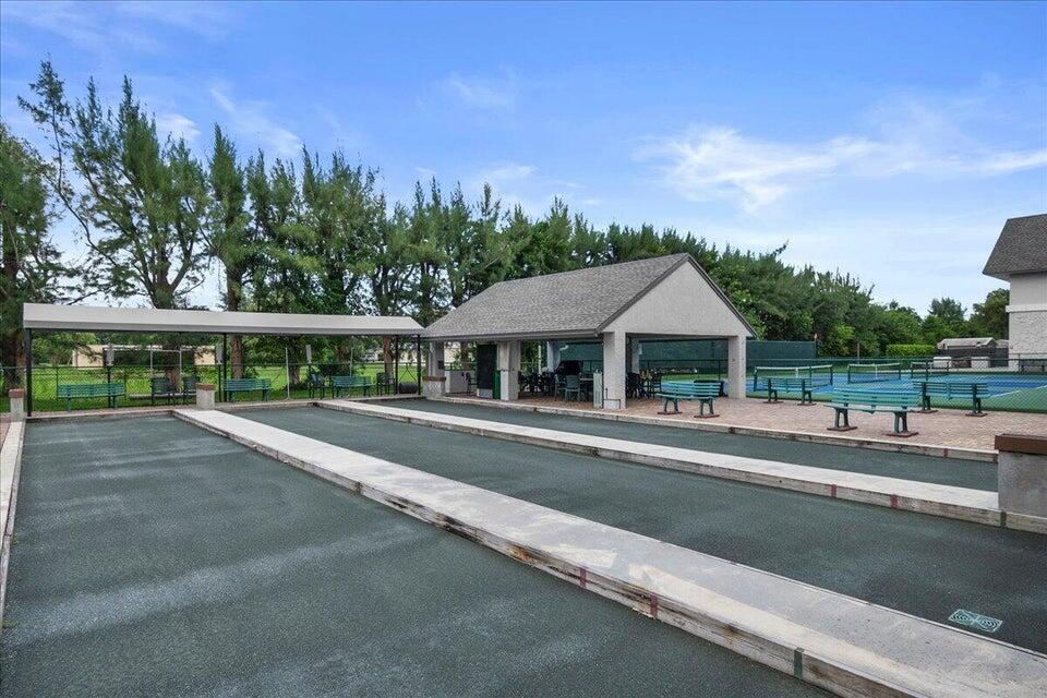 HUNTINGTON LAKES SEC THREE CONDOS - Residential