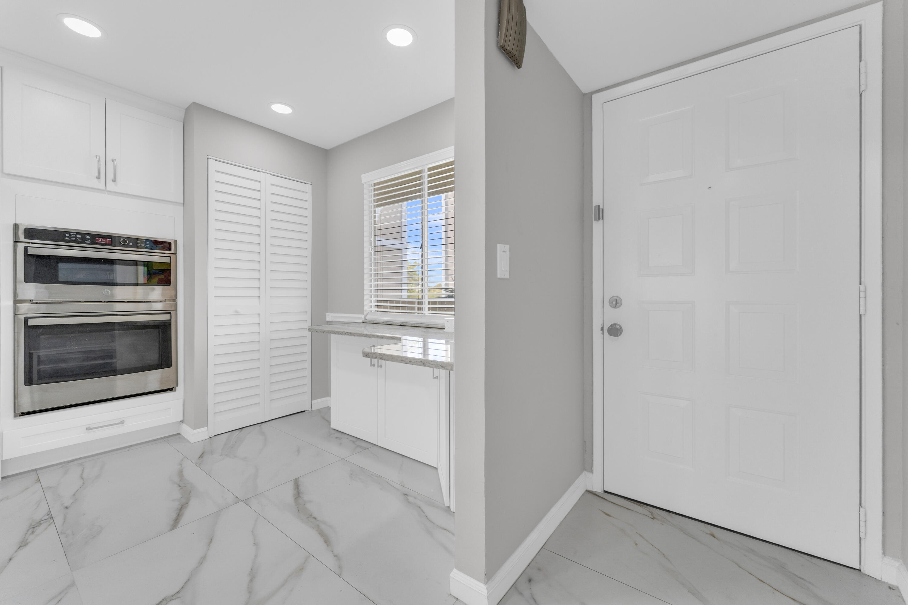 HUNTINGTON LAKES SEC THREE CONDOS - Residential