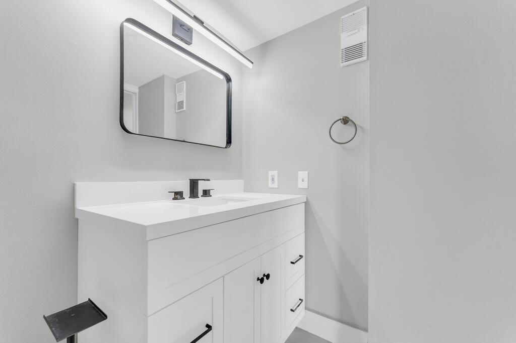 HUNTINGTON LAKES SEC THREE CONDOS - Residential