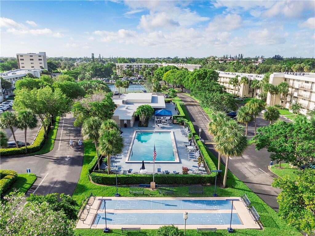 DEER CREEK COUNTRY CLUB - Residential