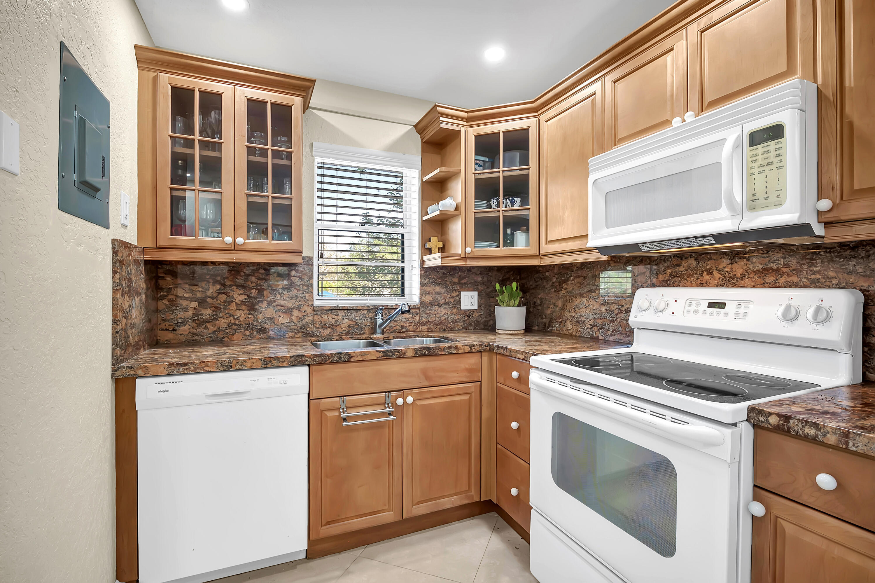 DEER CREEK COUNTRY CLUB - Residential