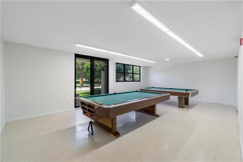 DEER CREEK COUNTRY CLUB - Residential