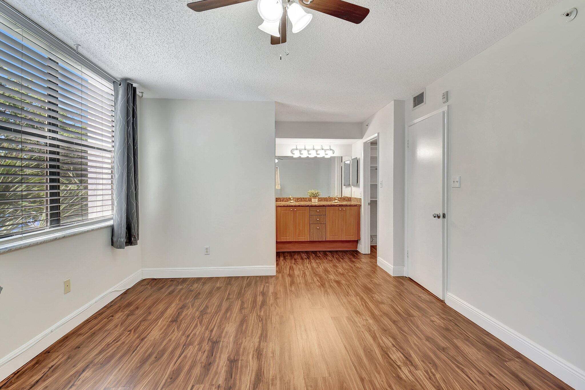 LAKESIDE CONDO - Residential Lease