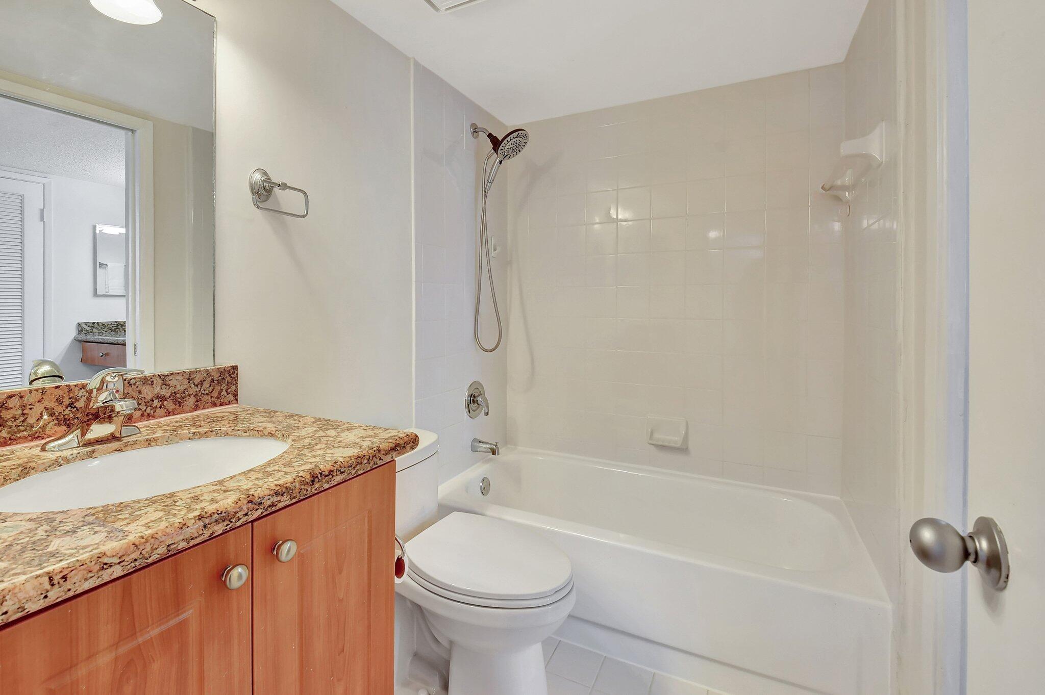 LAKESIDE CONDO - Residential Lease