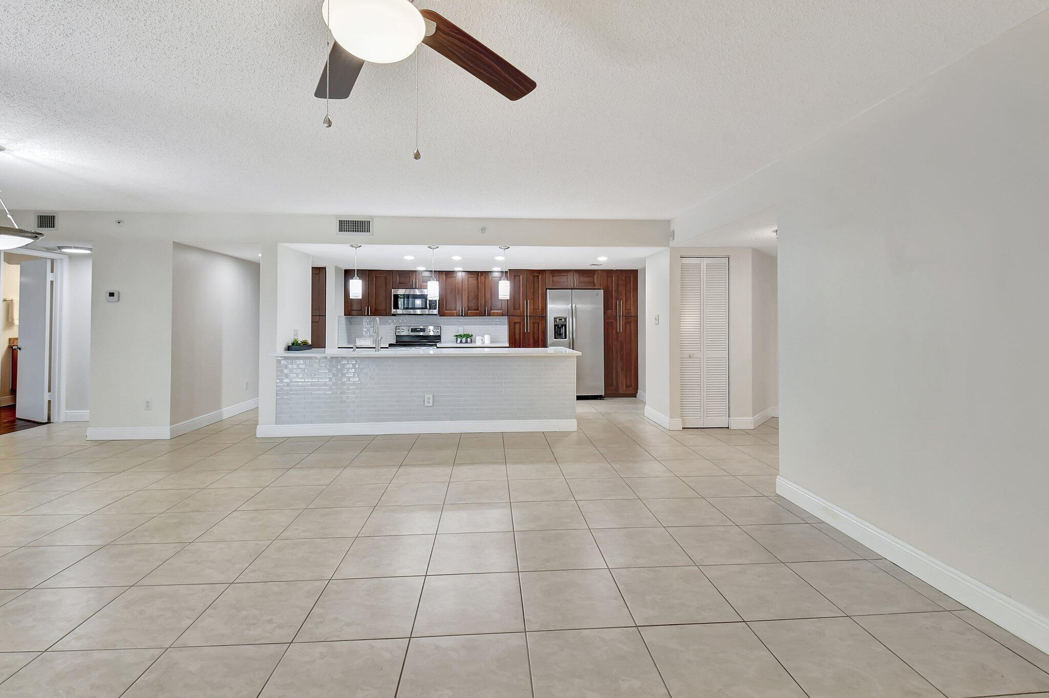 LAKESIDE CONDO - Residential Lease
