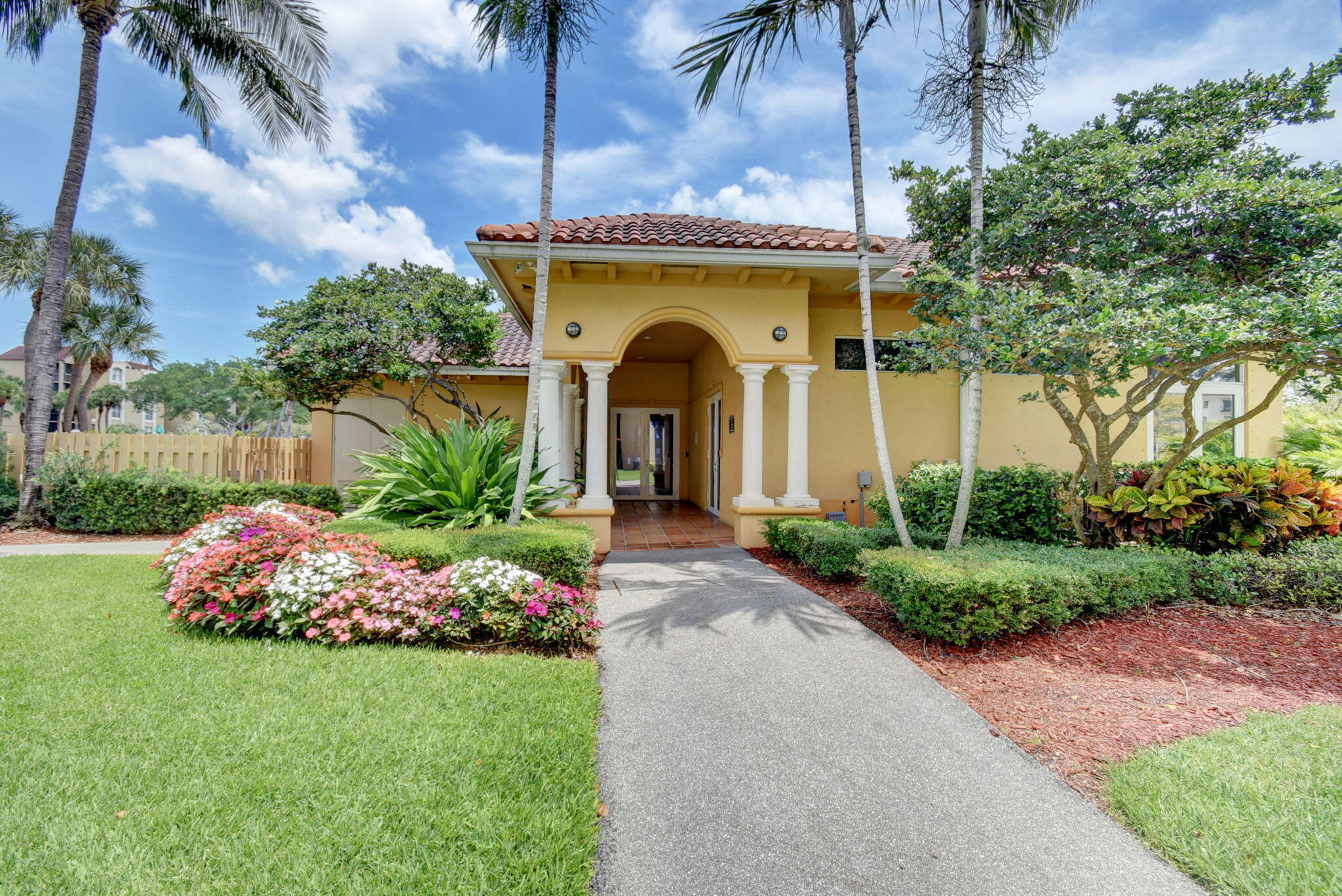 LAKESIDE CONDO - Residential Lease