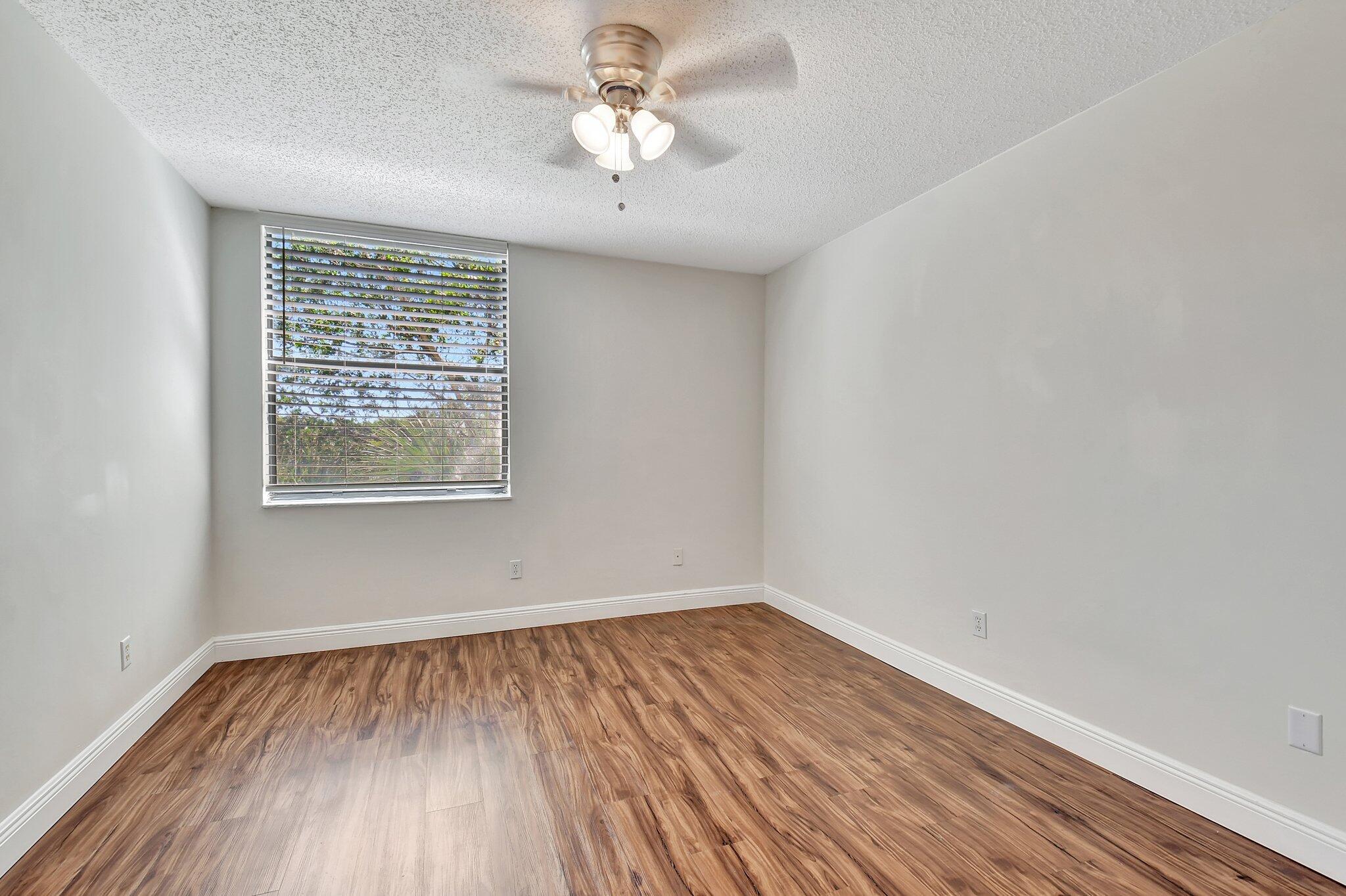 LAKESIDE CONDO - Residential Lease