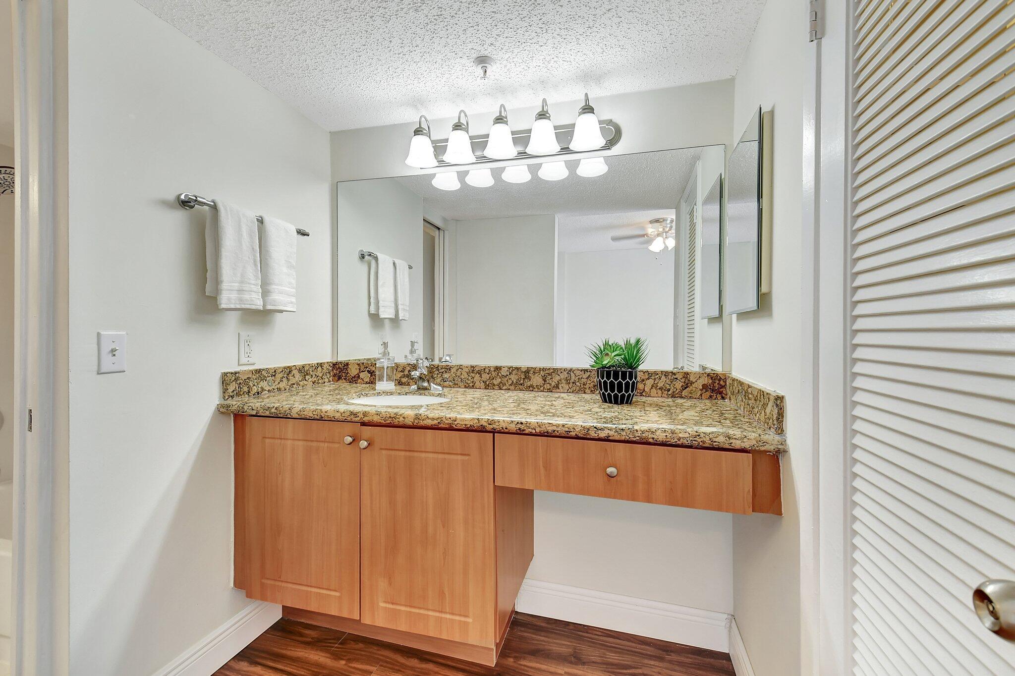 LAKESIDE CONDO - Residential Lease