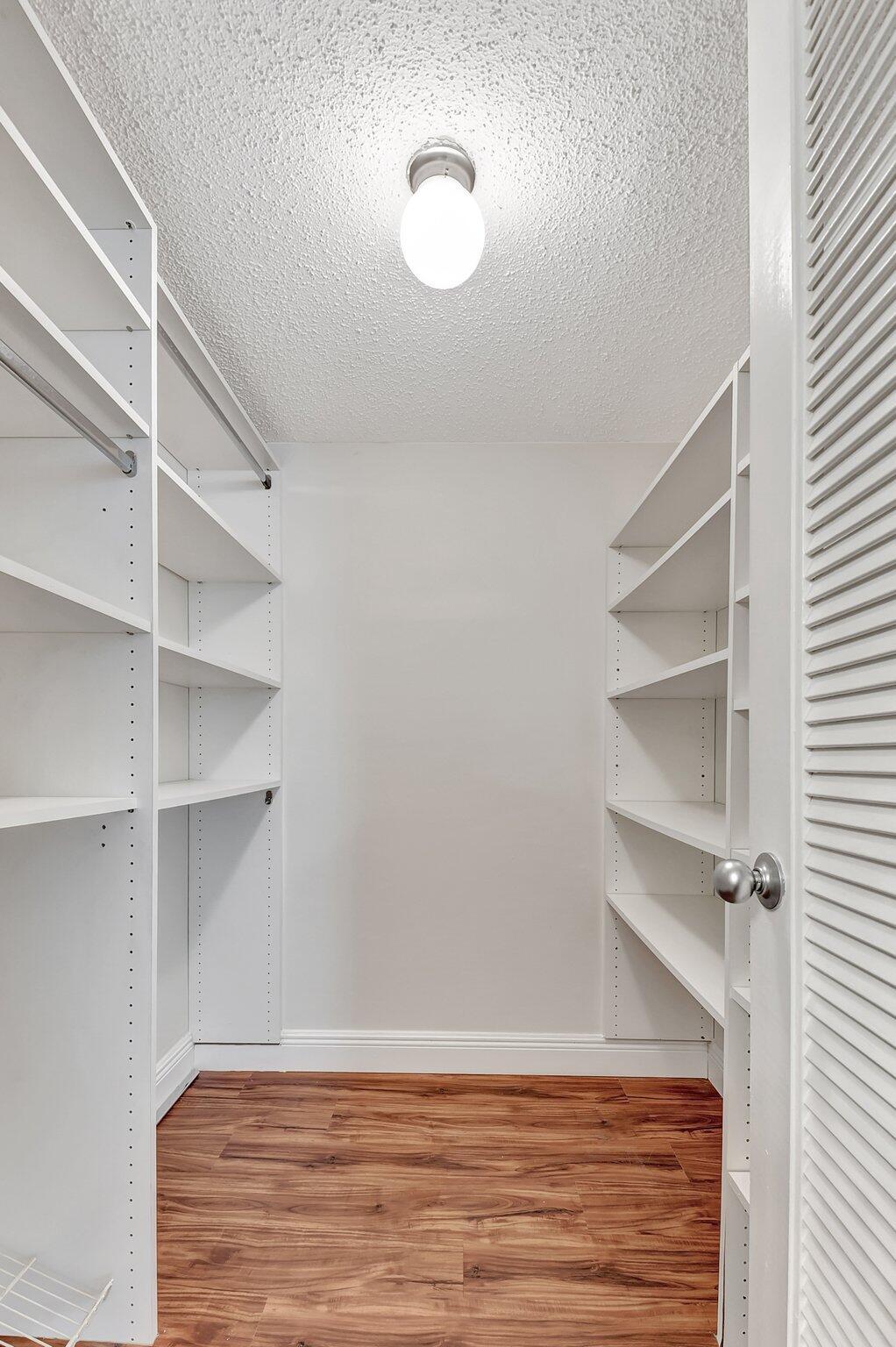 LAKESIDE CONDO - Residential Lease
