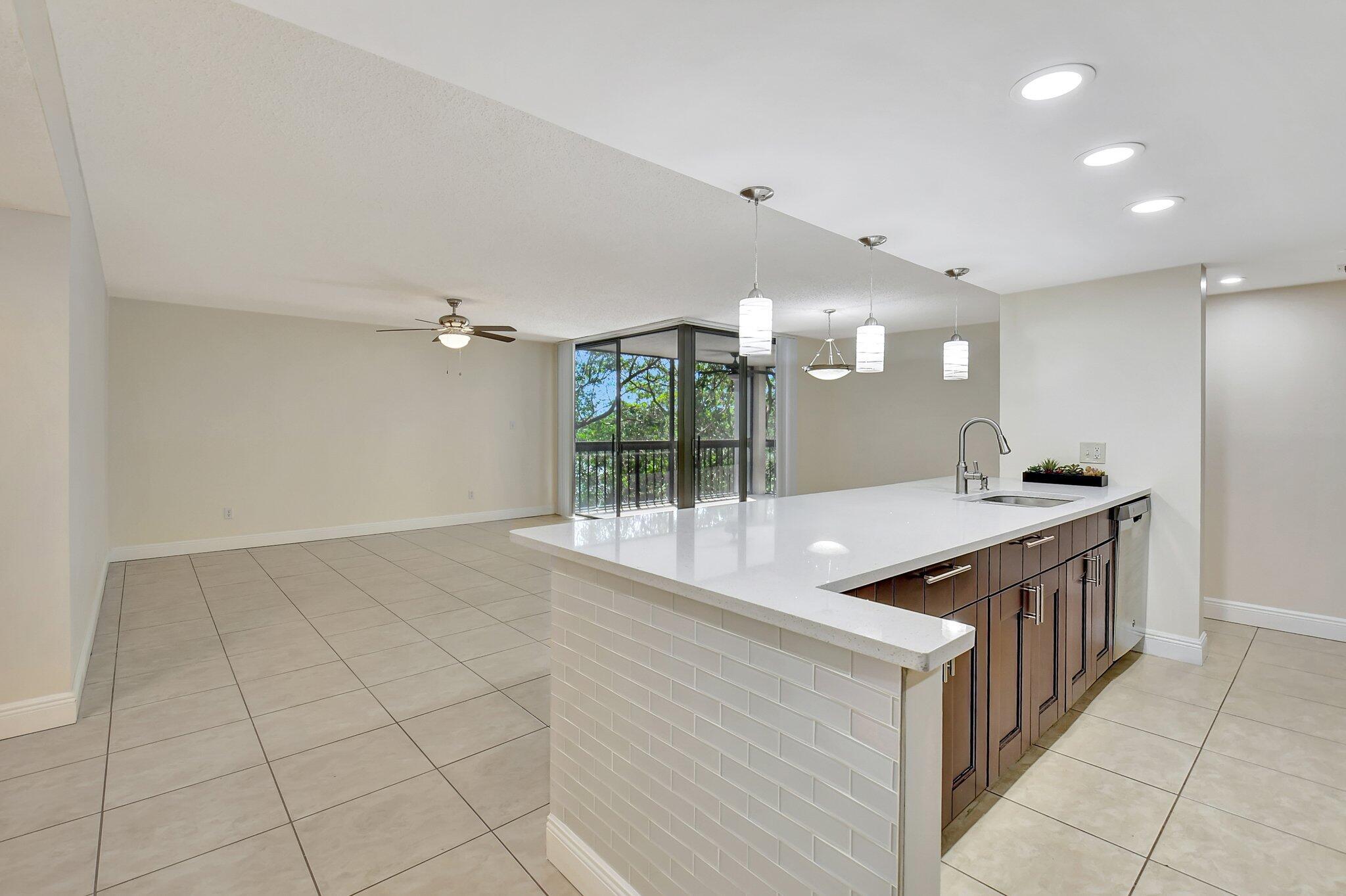LAKESIDE CONDO - Residential Lease