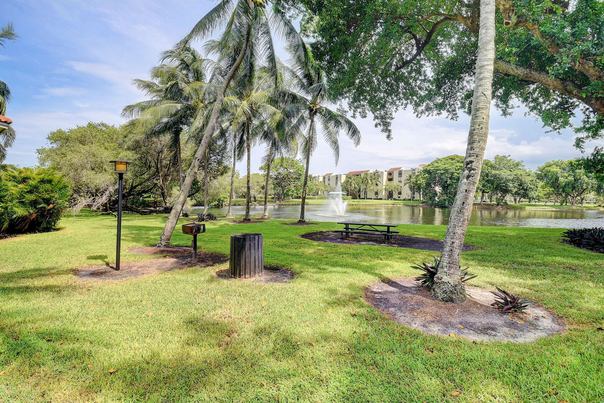 LAKESIDE CONDO - Residential Lease