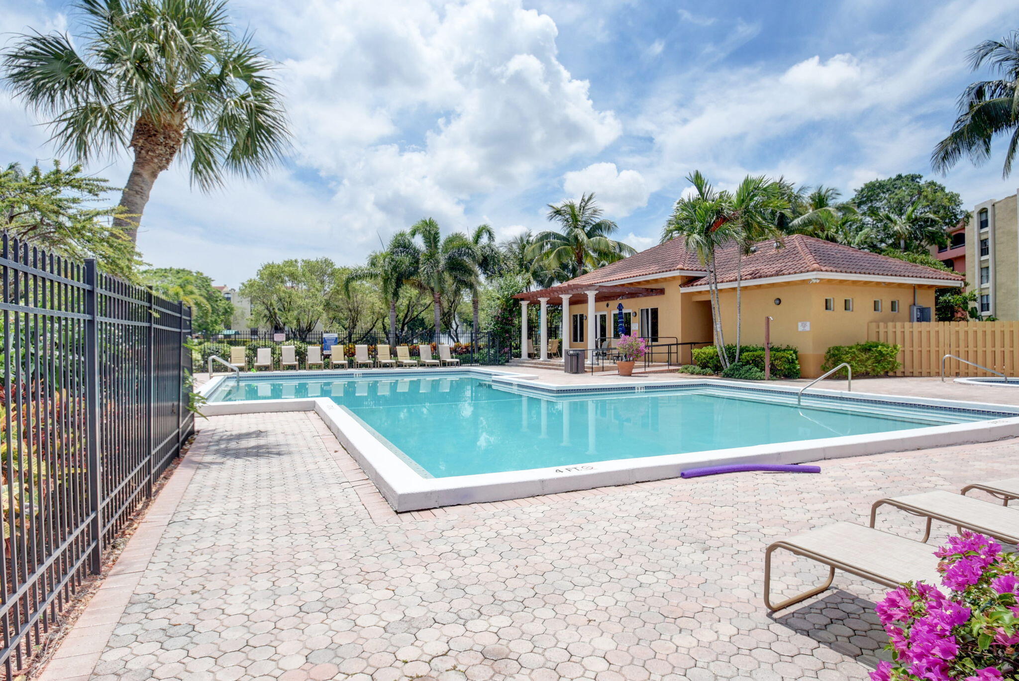 LAKESIDE CONDO - Residential Lease