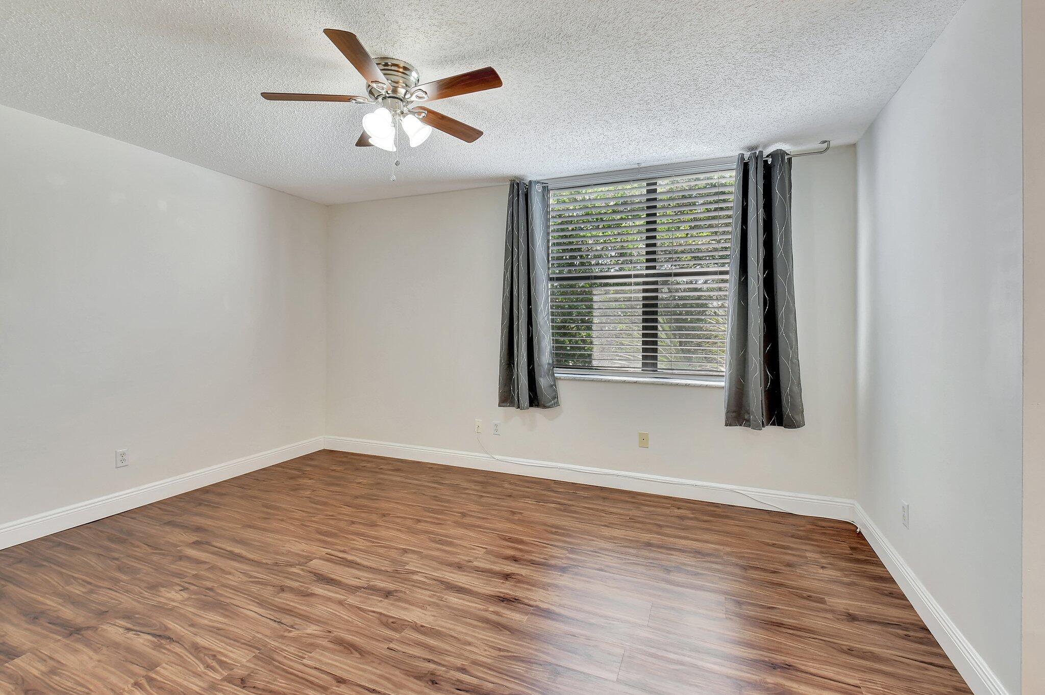 LAKESIDE CONDO - Residential Lease
