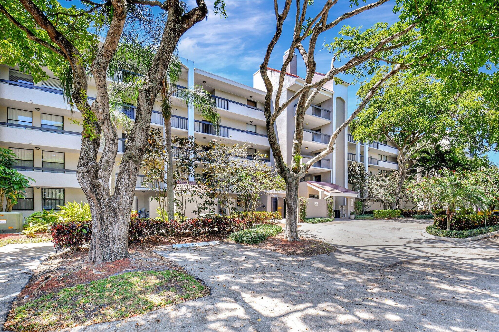 LAKESIDE CONDO - Residential Lease