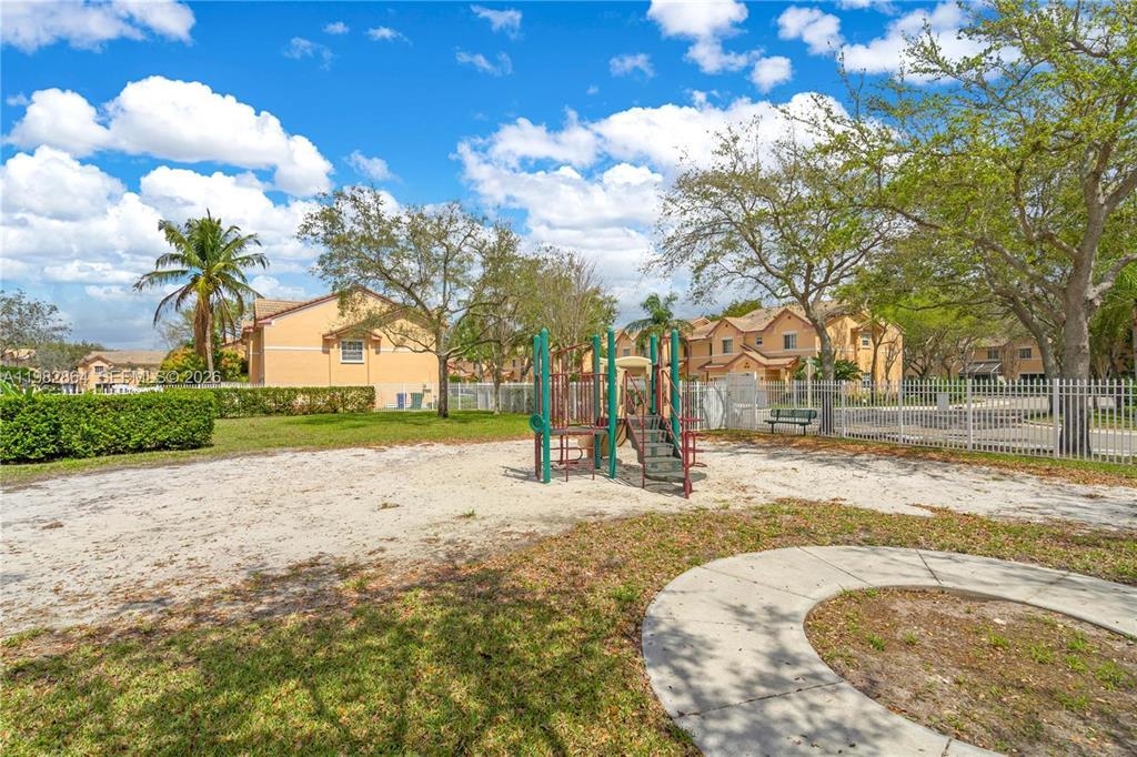 UNIVERSITY PARK - Residential Lease