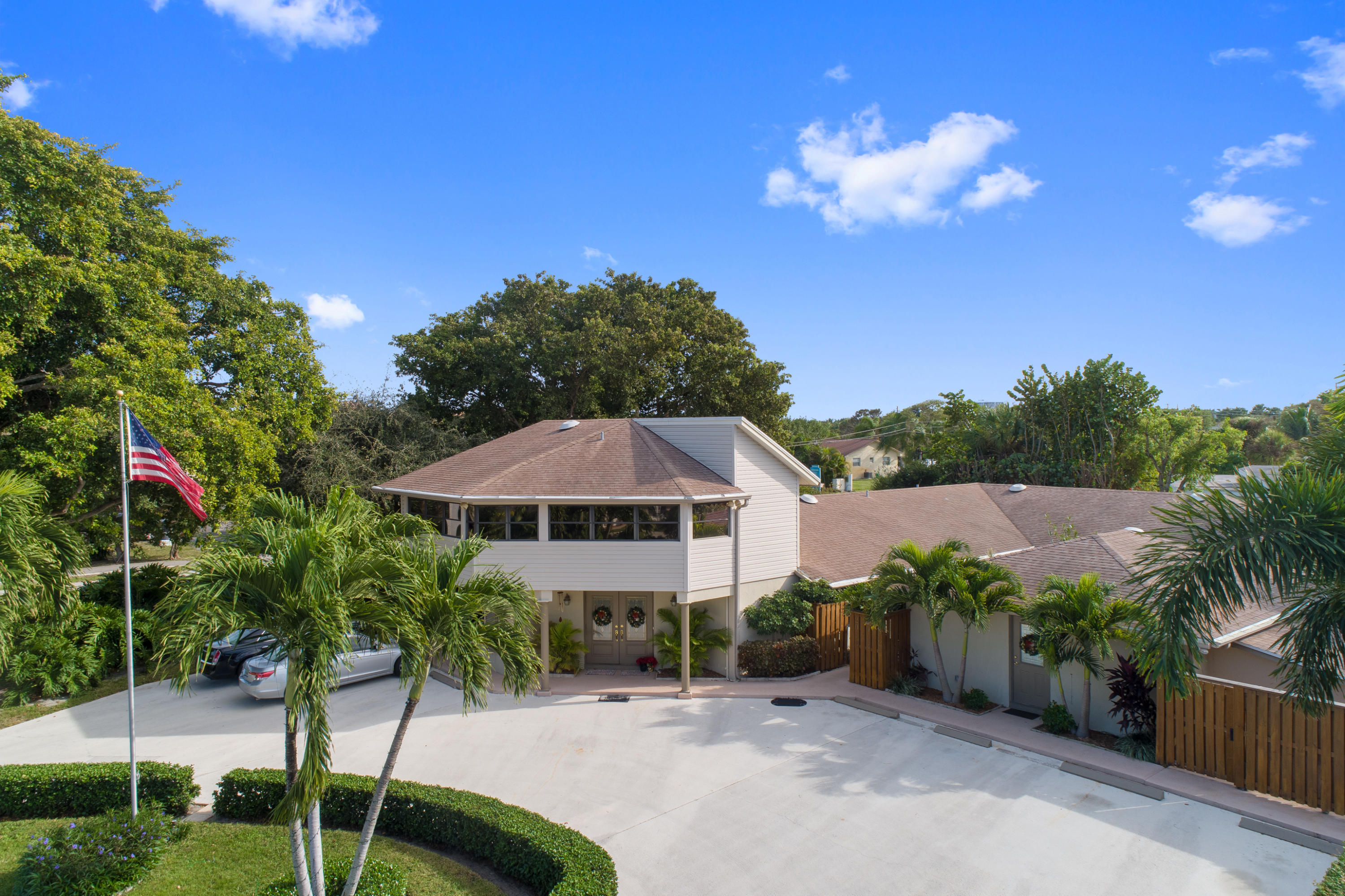 Exceptional 5-unit coastal compound on a lush .30-acre corner lot, steps from the Intracoastal and 2 miles to world-class Juno & Jupiter beaches. This property offers rare versatility for investors, seasonal operators, or a multi-generational family. The unit mix features a premium 2-story, 1 bed, 1.5 bath, 1,000 SF main house with a private courtyard, plus three spacious 925 SF 2BR/1BA units and an efficiency with a Murphy bed. On-site laundry (2W/2D), private storage, and central AC throughout. Short-term rentals are legally permitted, offering significant value-add upside to reposition as a boutique hospitality asset. Prime location near the marina, dining, and shops. A rare opportunity to own a high-yield potential asset in a prestigious North Palm Beach/Juno location.