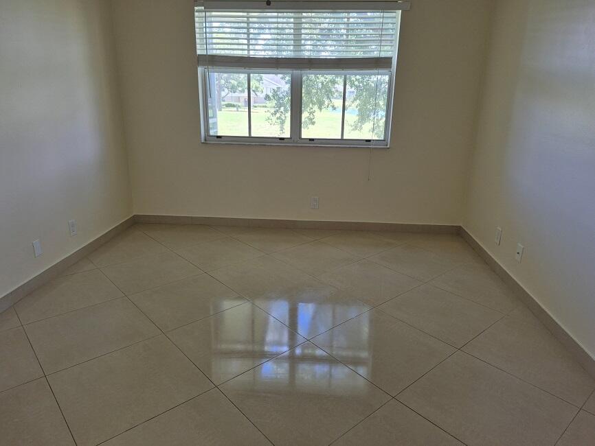 BREEZES AT PALM AIRE CONDO - Residential Lease