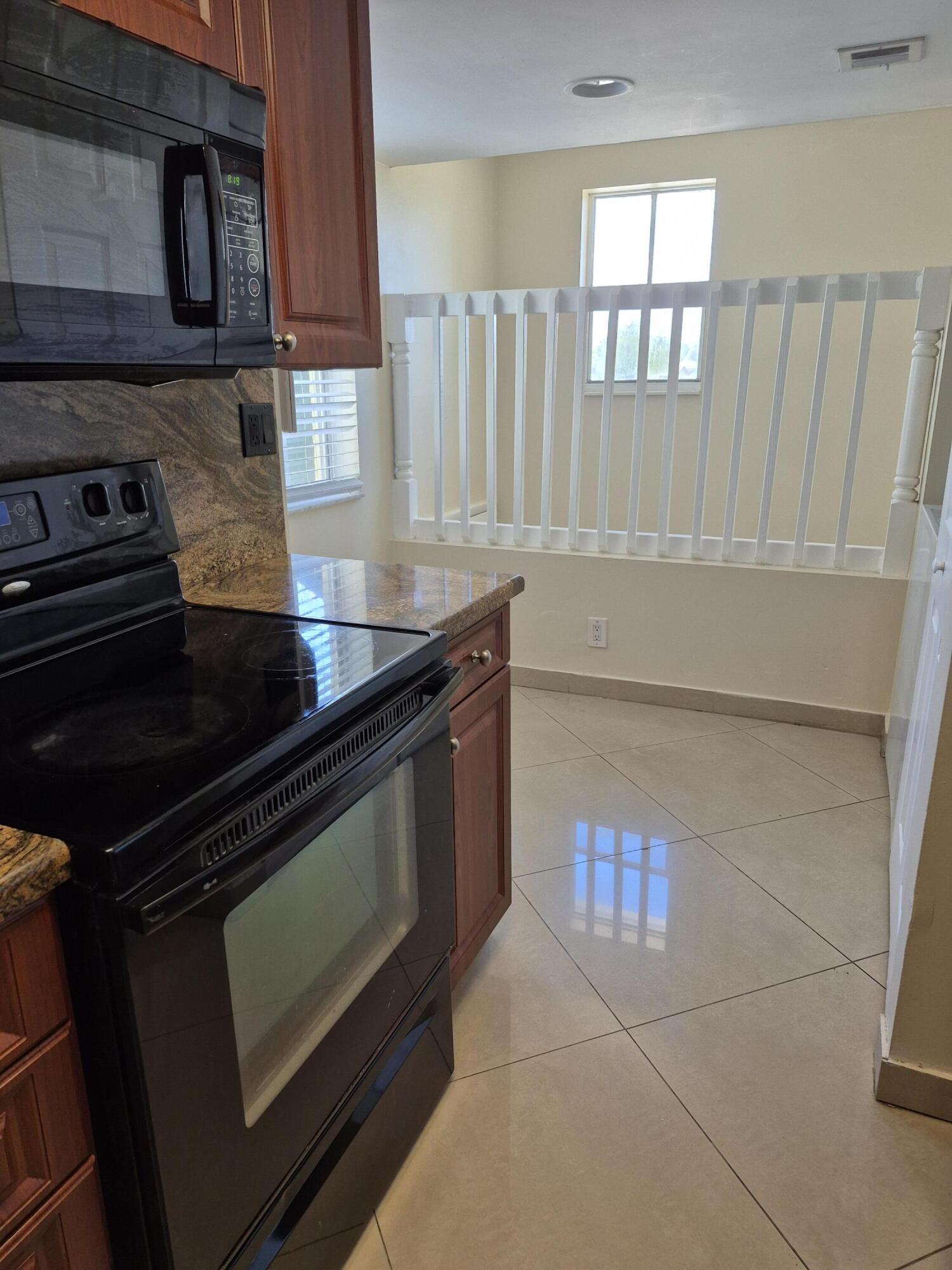 BREEZES AT PALM AIRE CONDO - Residential Lease