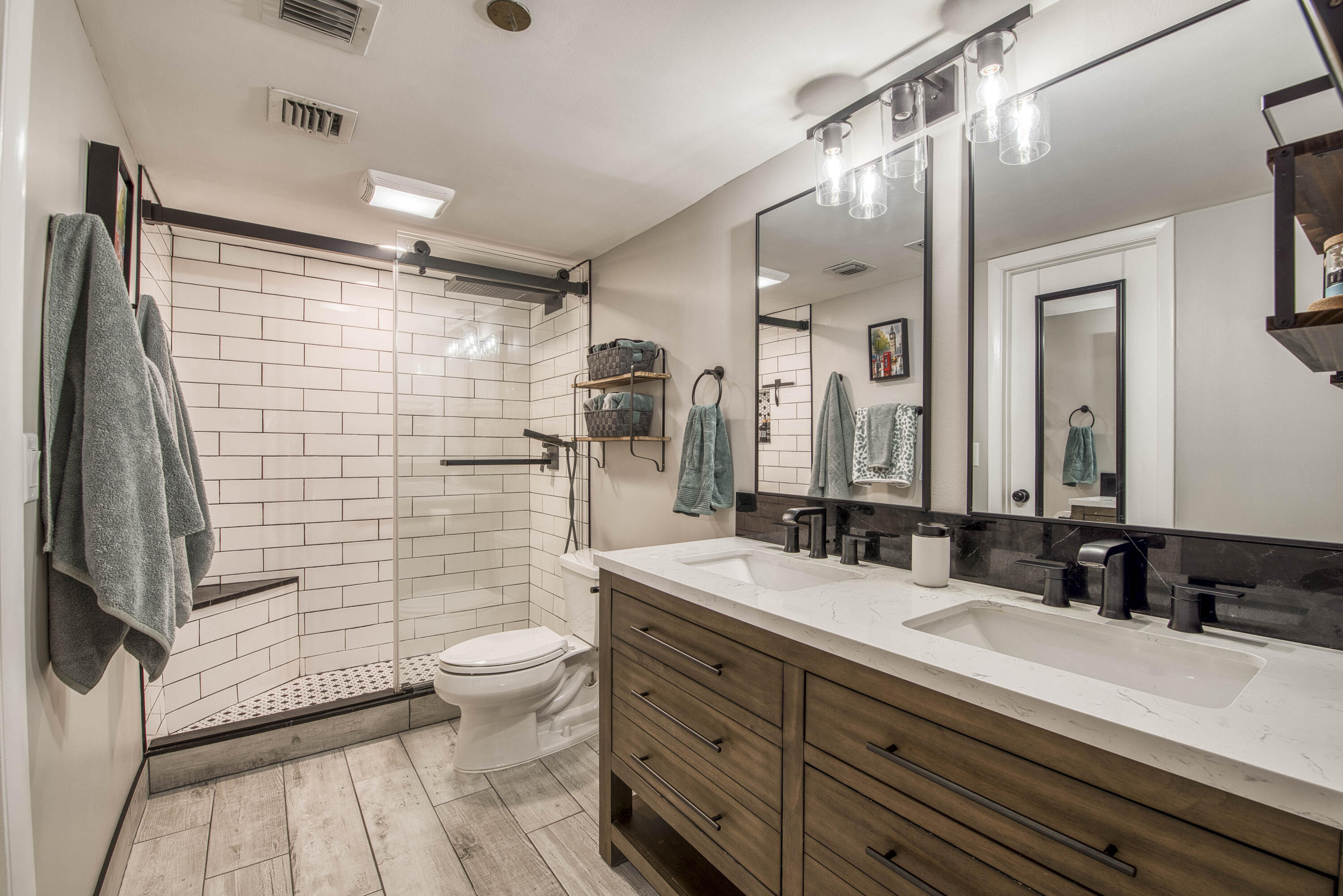 Oak Harbour Condo - Residential