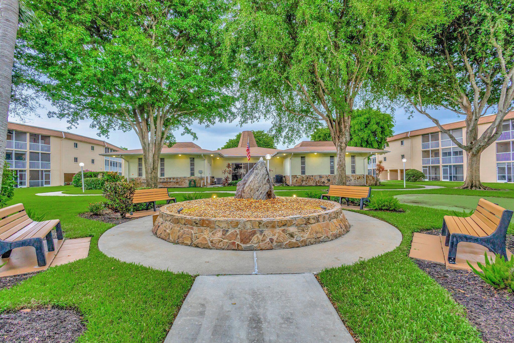 VILLAGE GREEN BUCKINGHAM COND - Residential