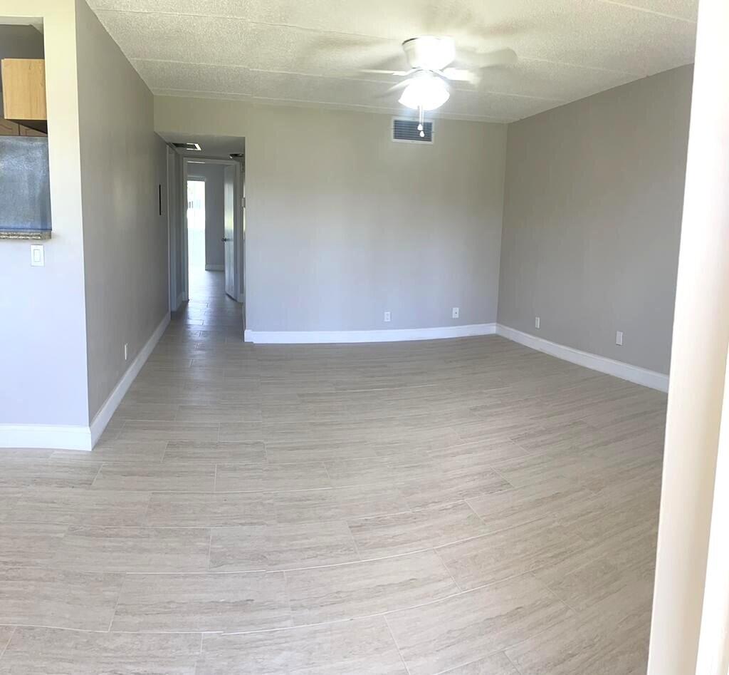 VILLAGE GREEN BUCKINGHAM COND - Residential
