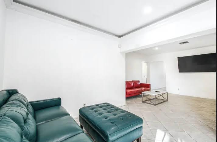 HOLLYWOOD HILLS AMEN PLAT - Residential Lease