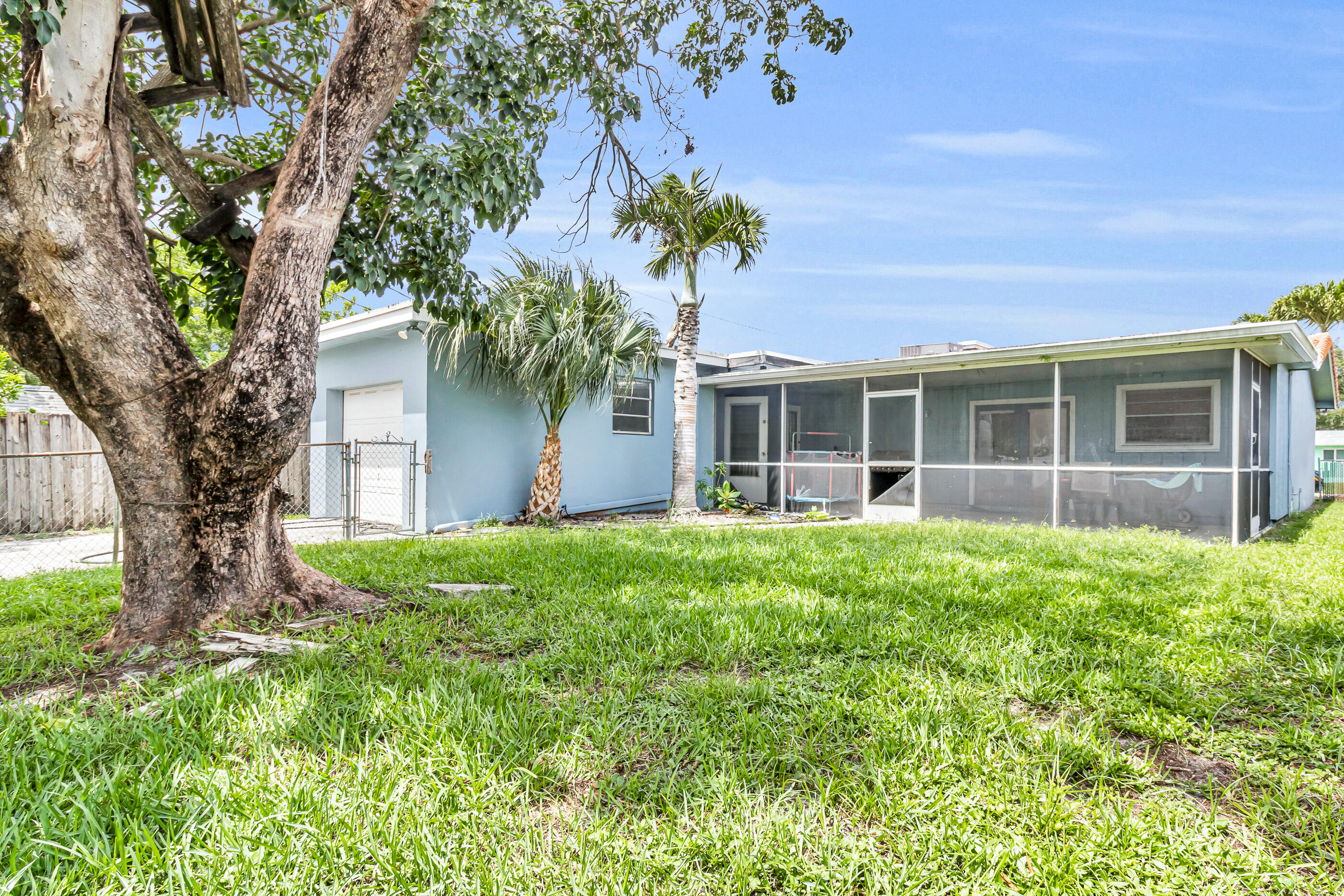 HOLLYWOOD HILLS AMEN PLAT - Residential Lease