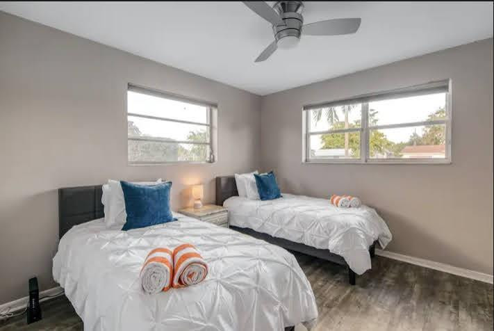 HOLLYWOOD HILLS AMEN PLAT - Residential Lease