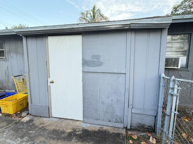 LAKE WORTH TOWN OF - Residential Income