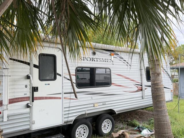 LAKE WORTH TOWN OF - Residential Income